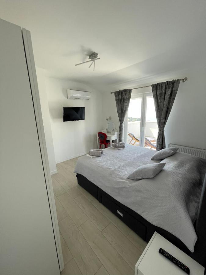Apartman Mili Baška Voda Exteriér fotografie