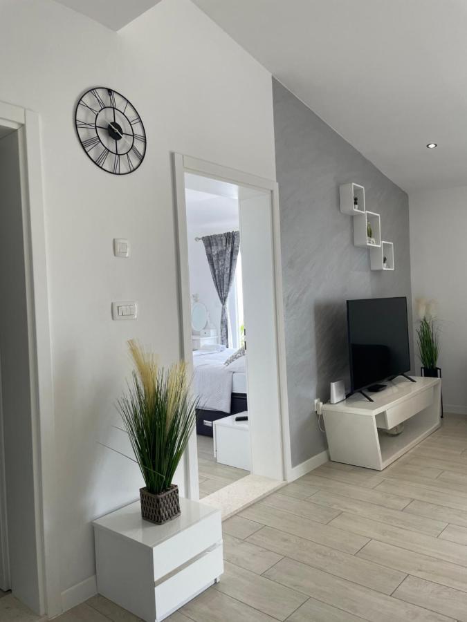 Apartman Mili Baška Voda Exteriér fotografie