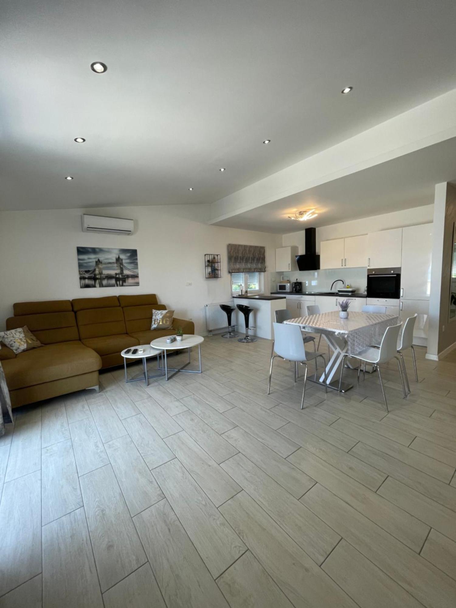 Apartman Mili Baška Voda Exteriér fotografie