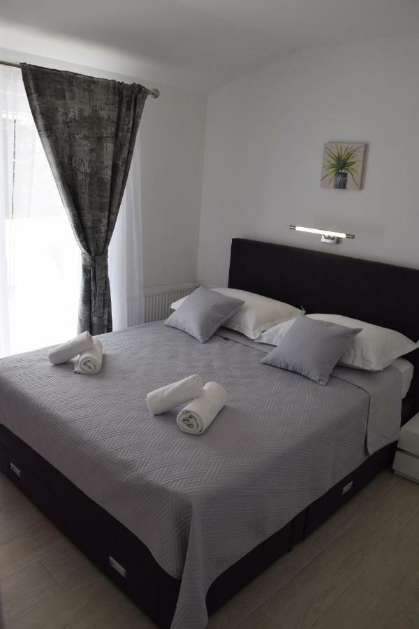 Apartman Mili Baška Voda Exteriér fotografie